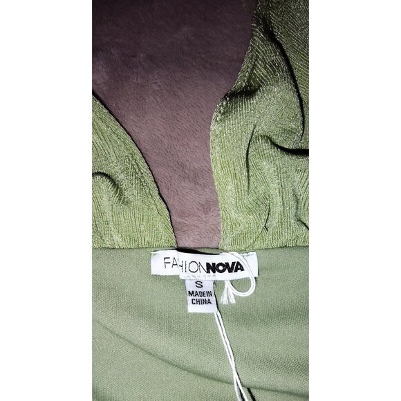 Fashion Nova Light Green Halter Crop Top Tank Open Back Shirt Top Small - Picture 3 of 3